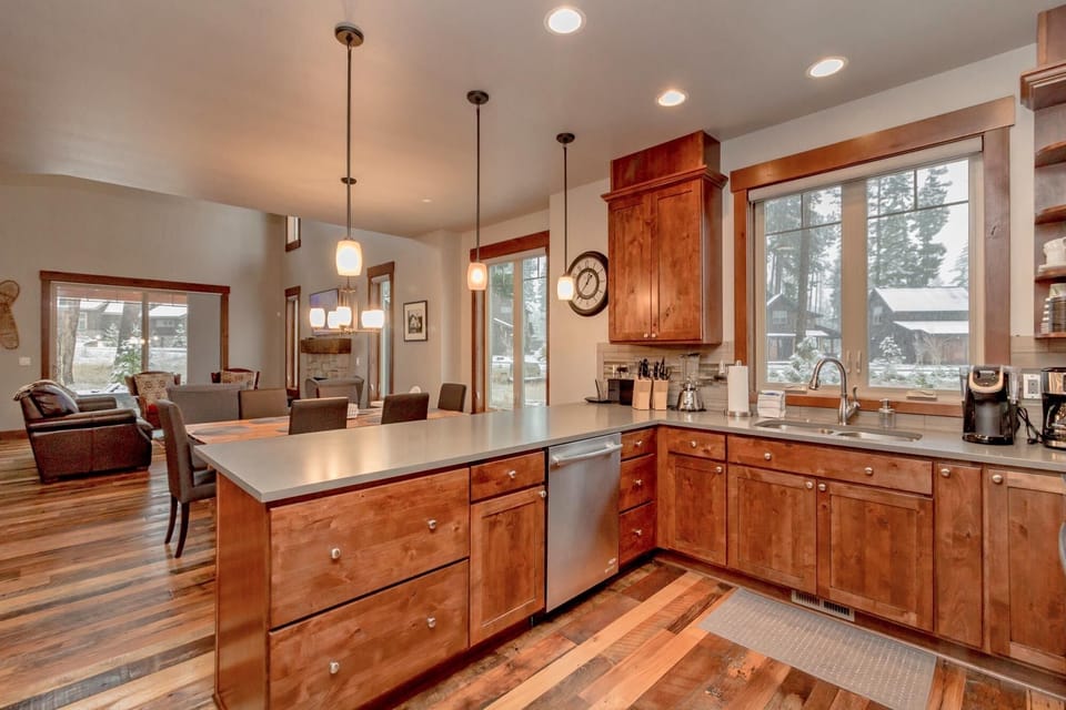 Icing on the Cake in Suncadia - All Seasons Vacation Rentals - Fully stocked granite kitchen