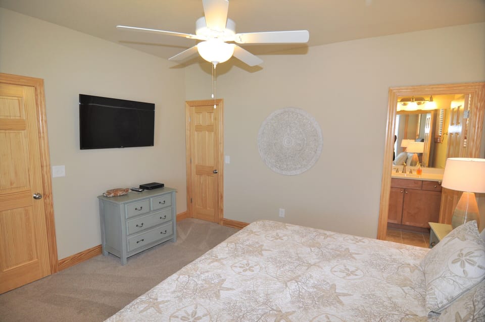 King Master Suite (3) - Mid Level