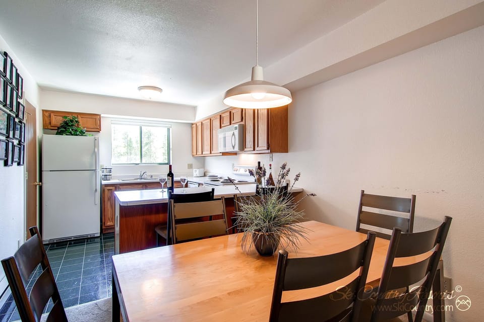 Kitchen/Dining area
