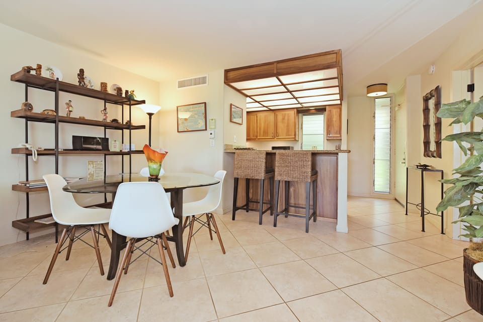 Island Dining Area