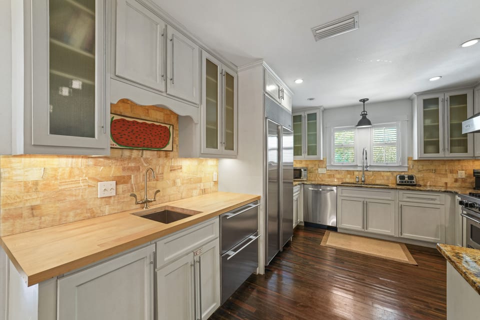KITCHEN WITH ALL STAINLESS APPLIANCES