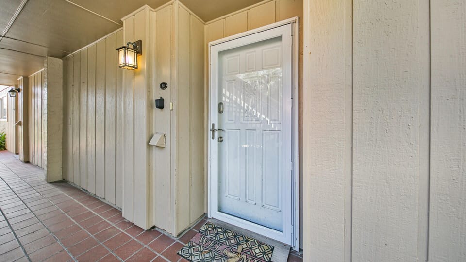 Ground Floor Unit With Private Entrance