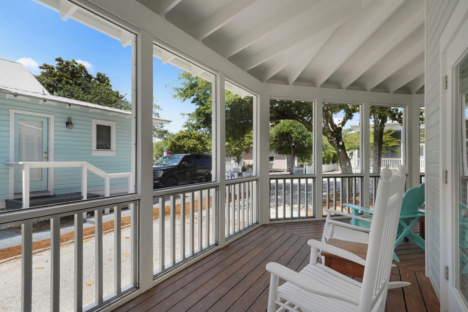 FRONT PORCH ALTERNATE VIEW
