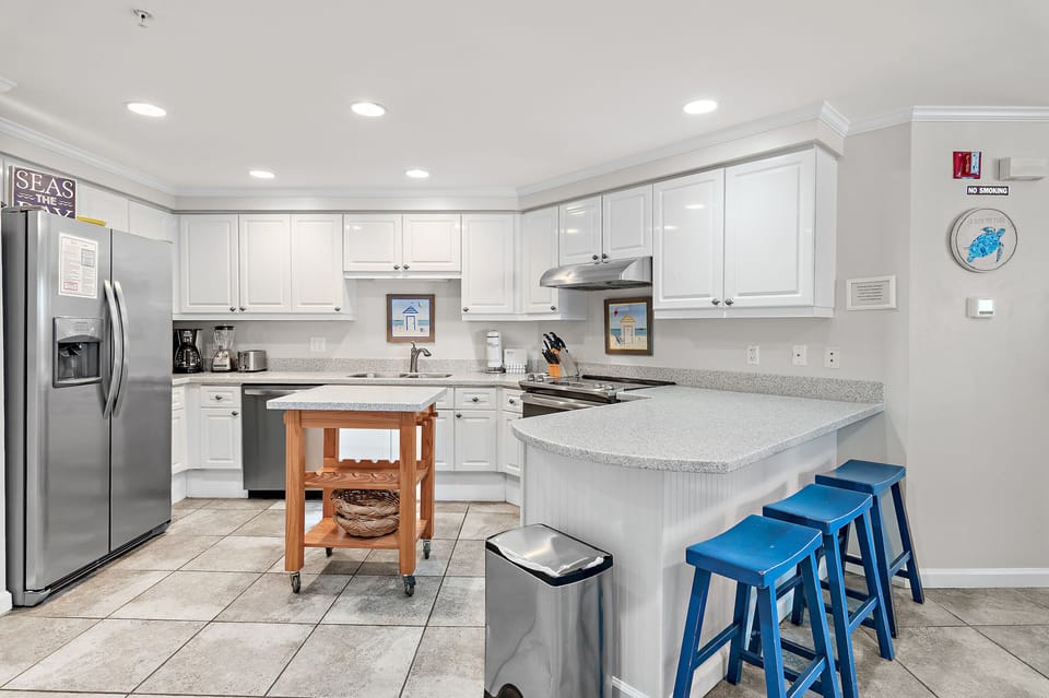 Kitchen with Moveable Island