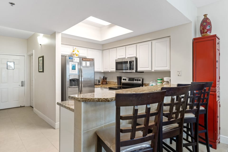 Kitchen and Breakfast Bar