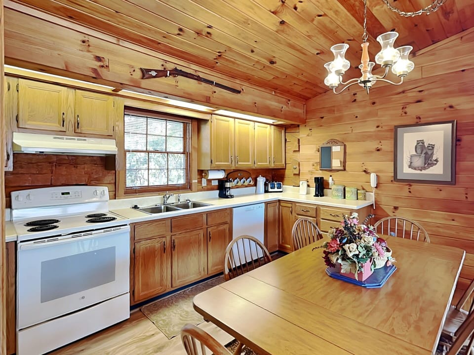 Dining Area | Kitchen