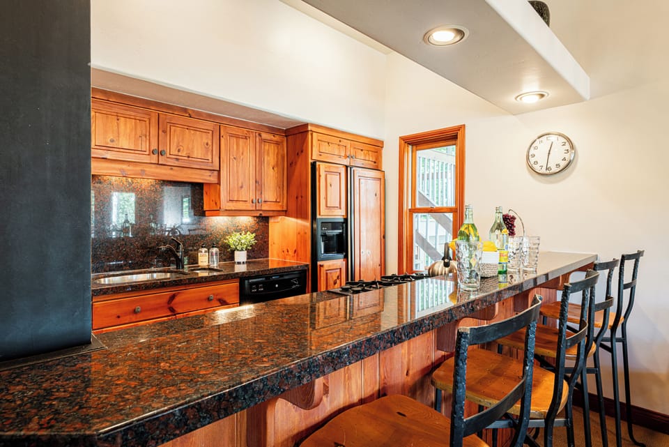 Fully Equipped Kitchen with Stone Counters, Stainless Steel Appliances and Ice Maker