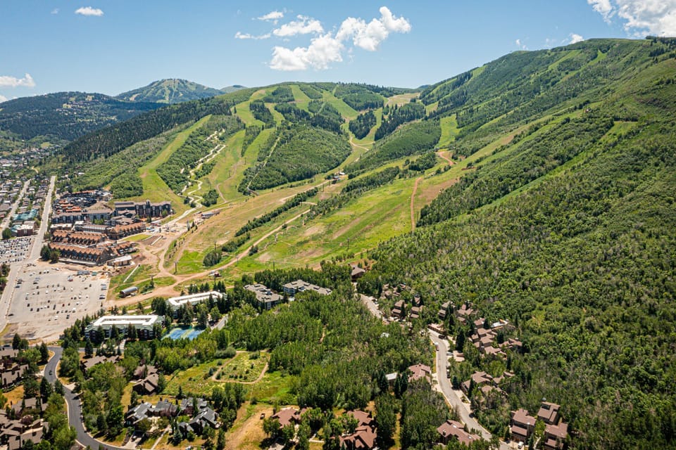 A Short Walk to Park City Ski Runs and Multiple Chairlifts