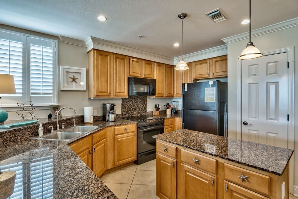 Kitchen - Everything you will need for family and friends dinners... Crockpot, Keurig coffee and regular coffee pot, grill utensils and much more!