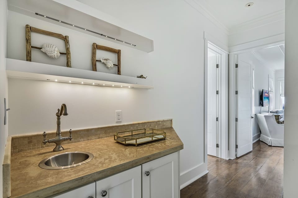 30A Mojo - Seacrest Beach - Third Floor - Hallway Sink
