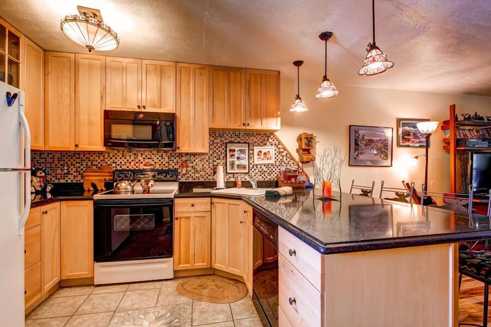 Sunset Ski-in Townhouse Kitchen Breckenridge Lodging