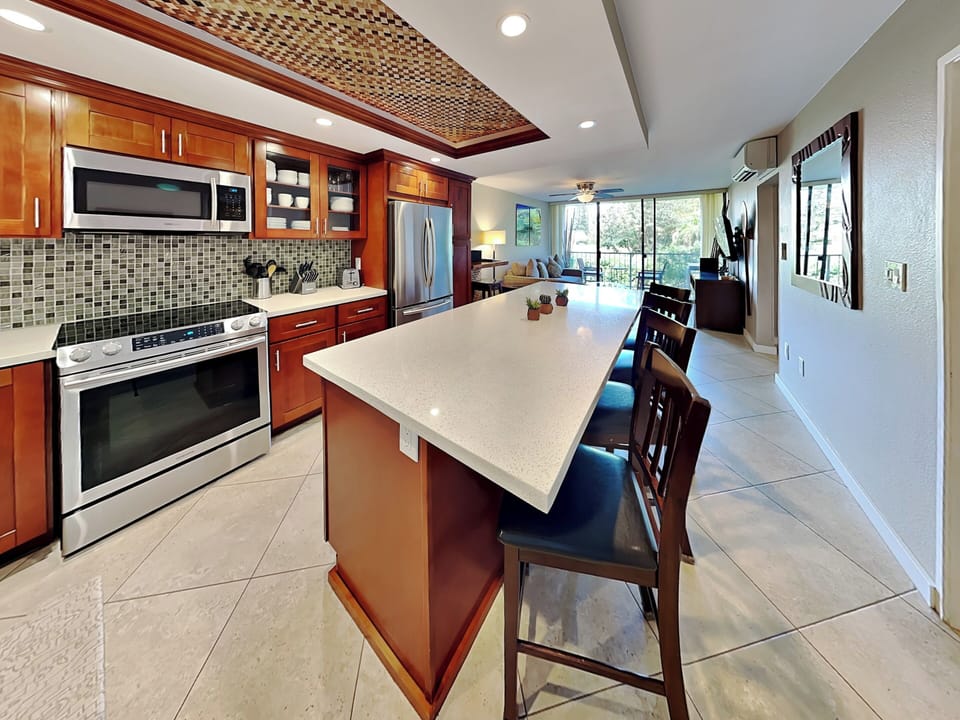 Kitchen - Countertop Seating for 4