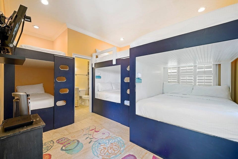 Honu Hale - Destiny by the Sea - Bedroom