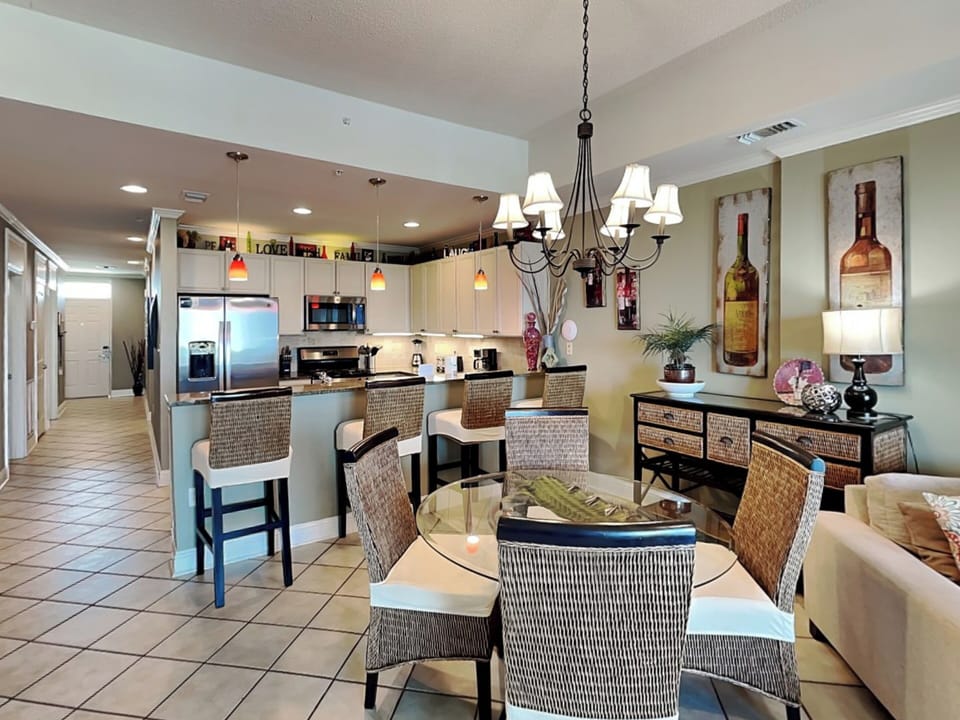 Dining Area - Table and Bar Seating
