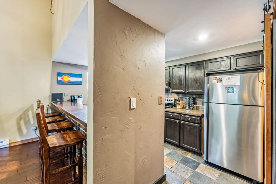 Kitchen: Stainless steel appliances, range of cookware, ample cabinet and counter space, drip coffee maker, kitchen bar with 4 bar stools
