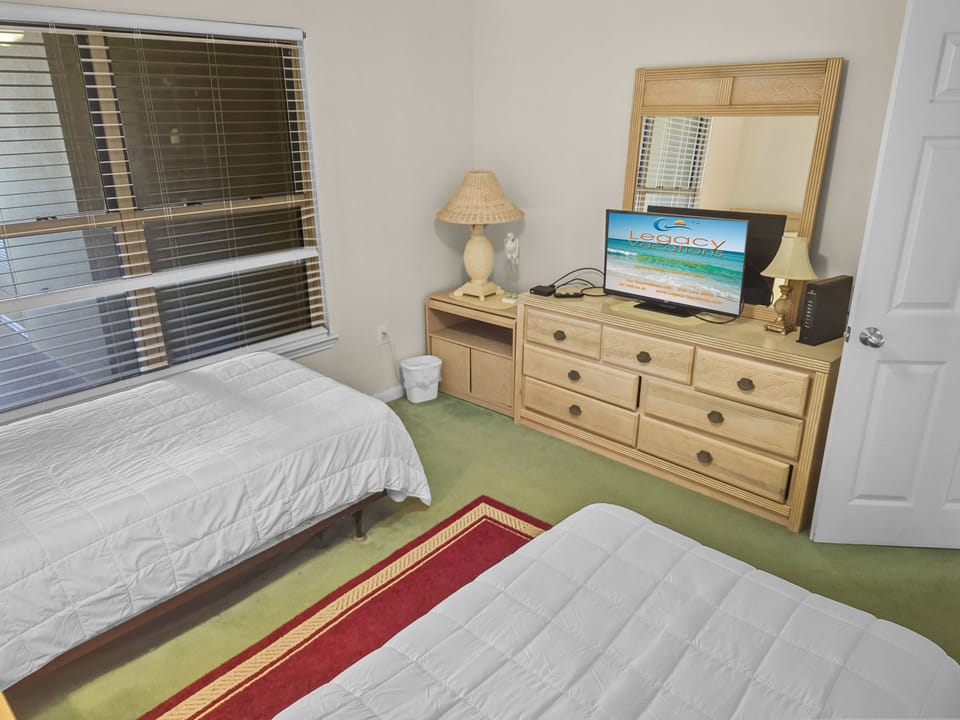 Emerald Towers West #4001 Guest Bedroom - Twin Beds
