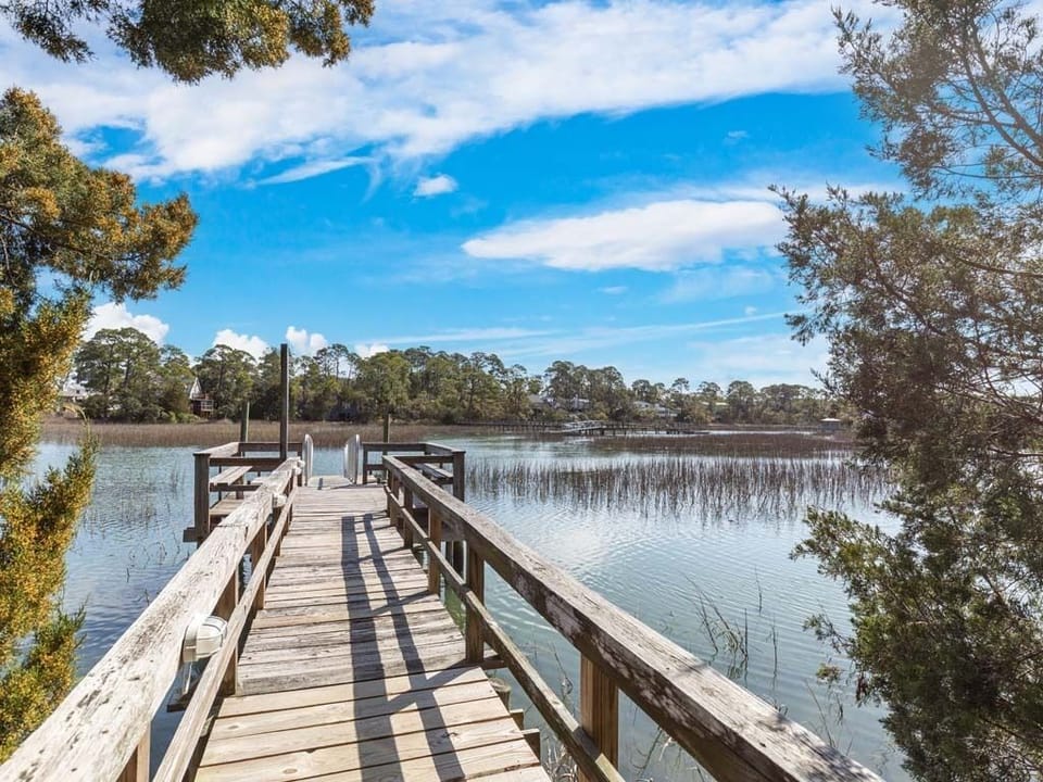 Private dock on tidal creek