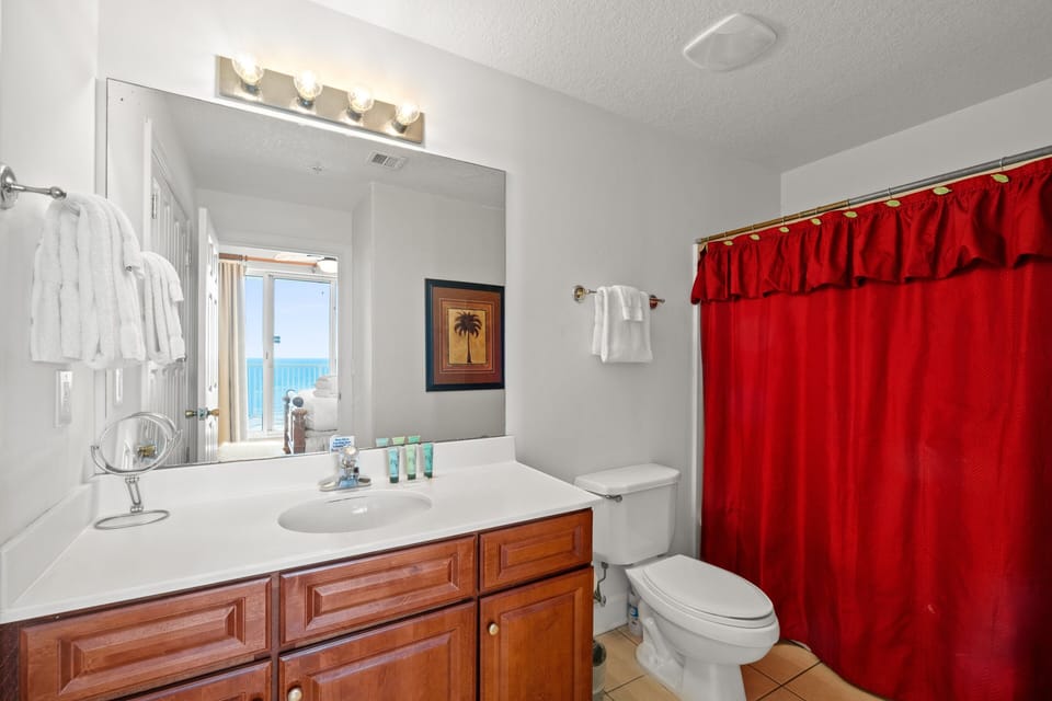Primary Bathroom with Tub/Shower Combo