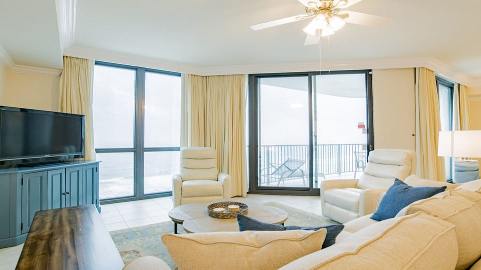 Phoenix IX 1503 Living room