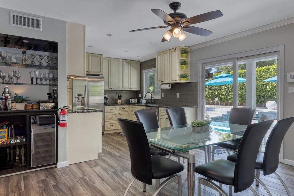 K0031 Dining Room Table