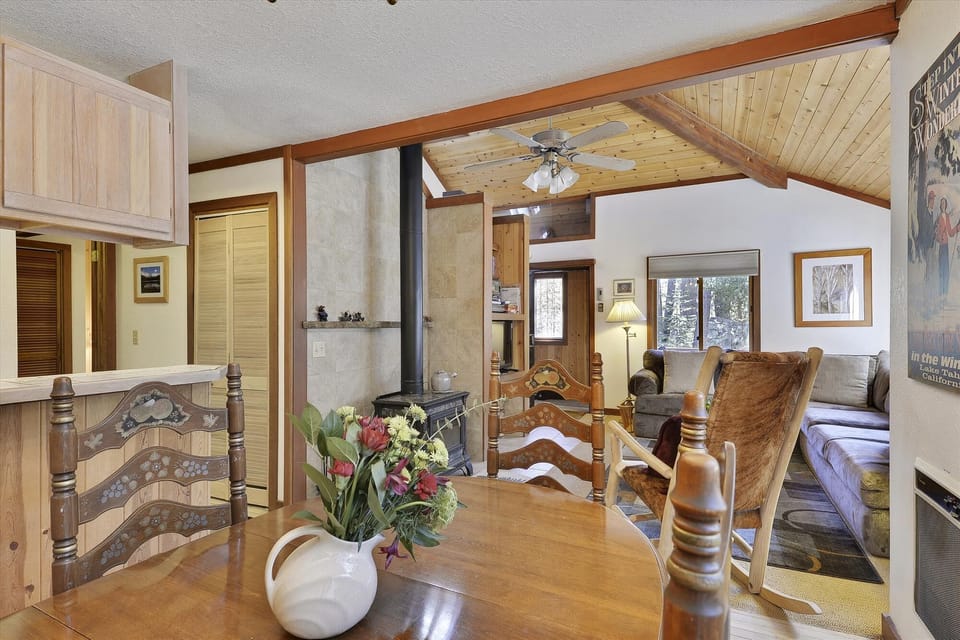 main level-dining area-_mre0106