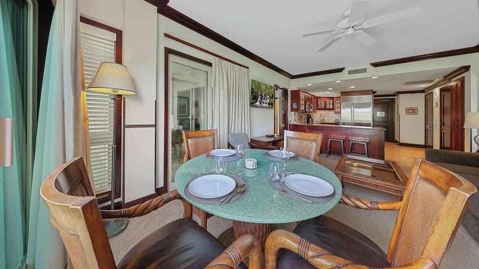Dinning Room features view of the Waipouli Courtyard, Pool and More