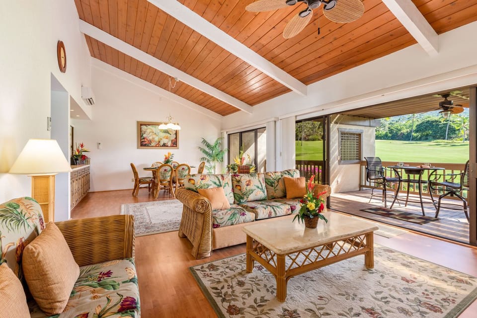 Living & Dining Areas Flowing to the Lanai