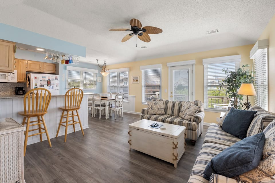 L46: Sandy Tee | Top Level Living Area