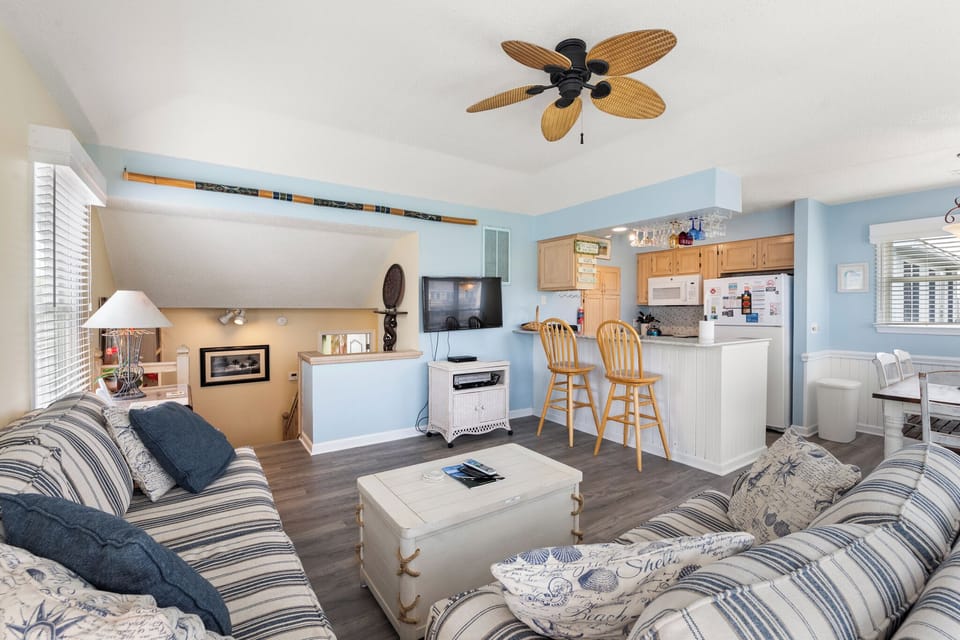L46: Sandy Tee | Top Level Living Area