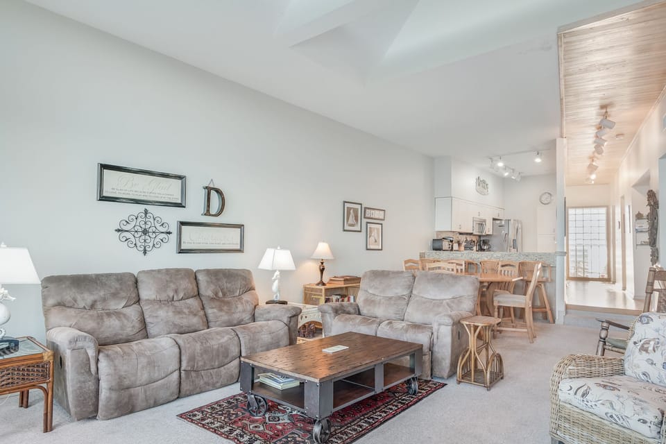 CR302: Crystal Shores Condo 302 | Living