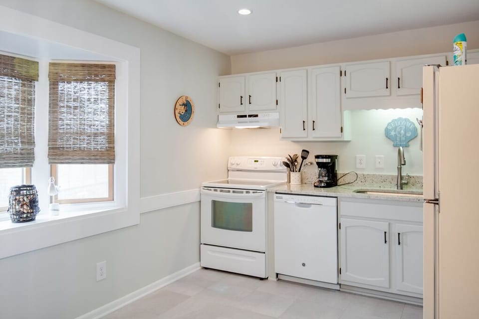 WS06: Whispering Sands 6 | TL Kitchen Area