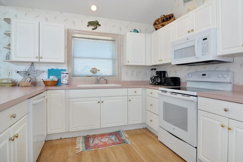 SS58: Seaside 58 | Top Level Kitchen