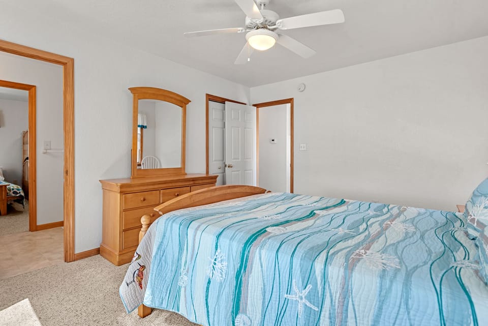 KD37: Weekend At Pinchy's | Mid Level Bedroom 1