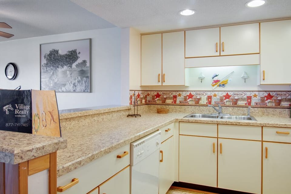 H202S: Heron Cove 202S | Kitchen