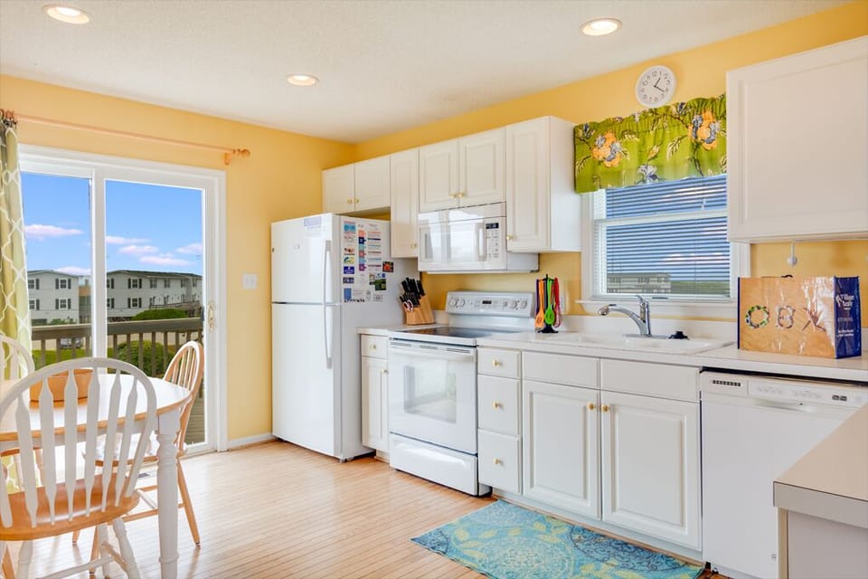 DR35: Innisfree By The See | Top Level Kitchen
