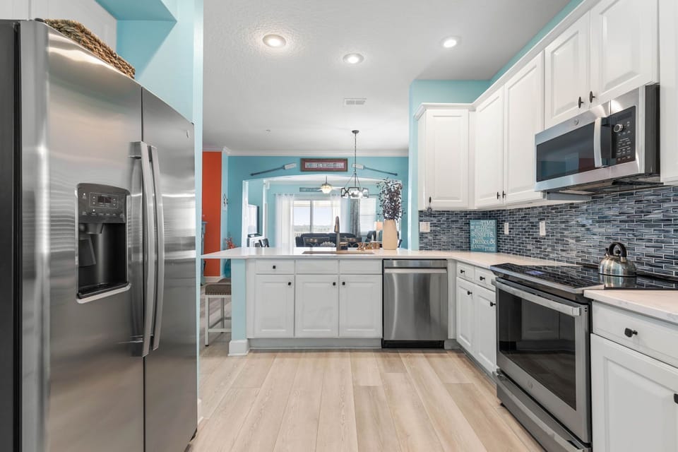 Large Bright Kitchen