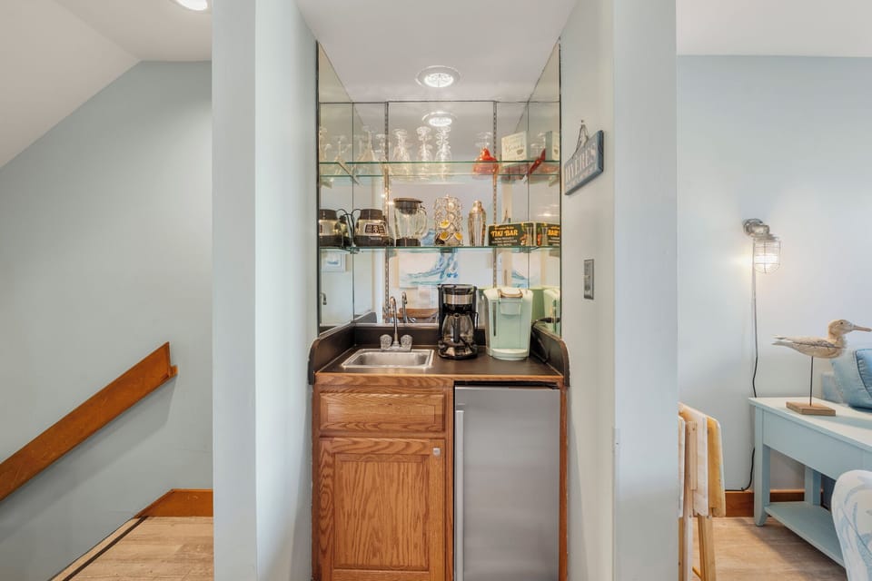 QA2: Slack Tide | Mid Level Dining Area w/ Wet Bar