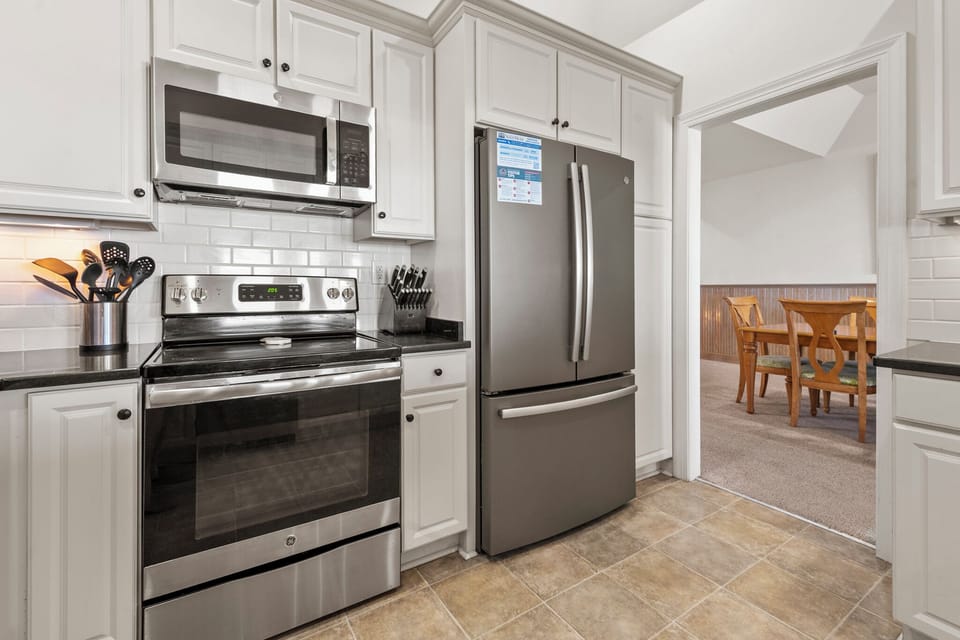 SP5B: Sea Pointe Paradise | Top Level Kitchen