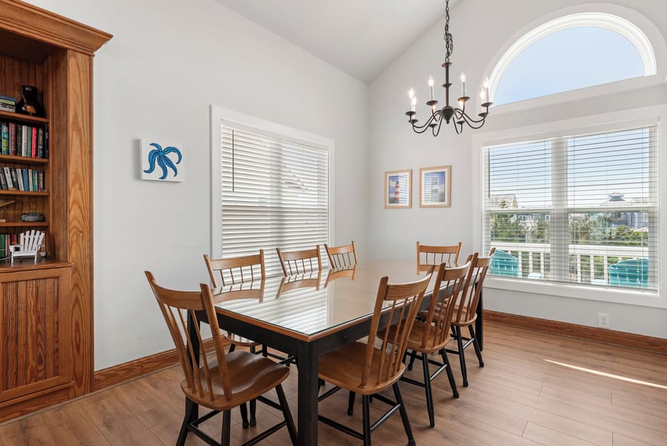 SS30: Lacrosse the Banks | Top Level Dining Area