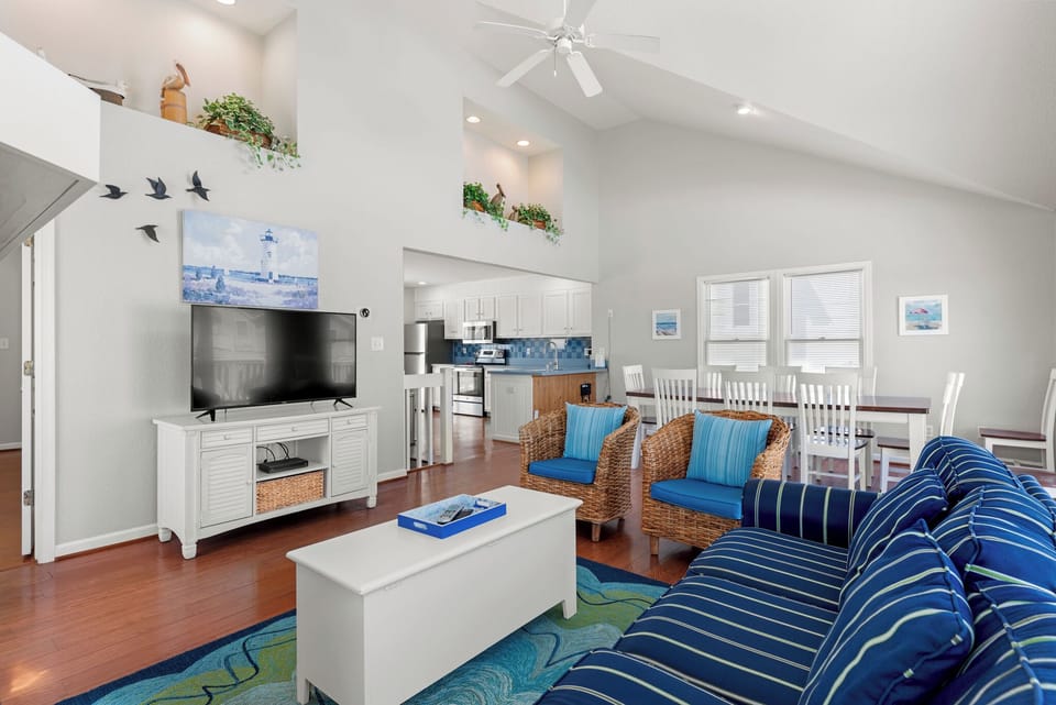DR06: Time Out | Top Level Living Area
