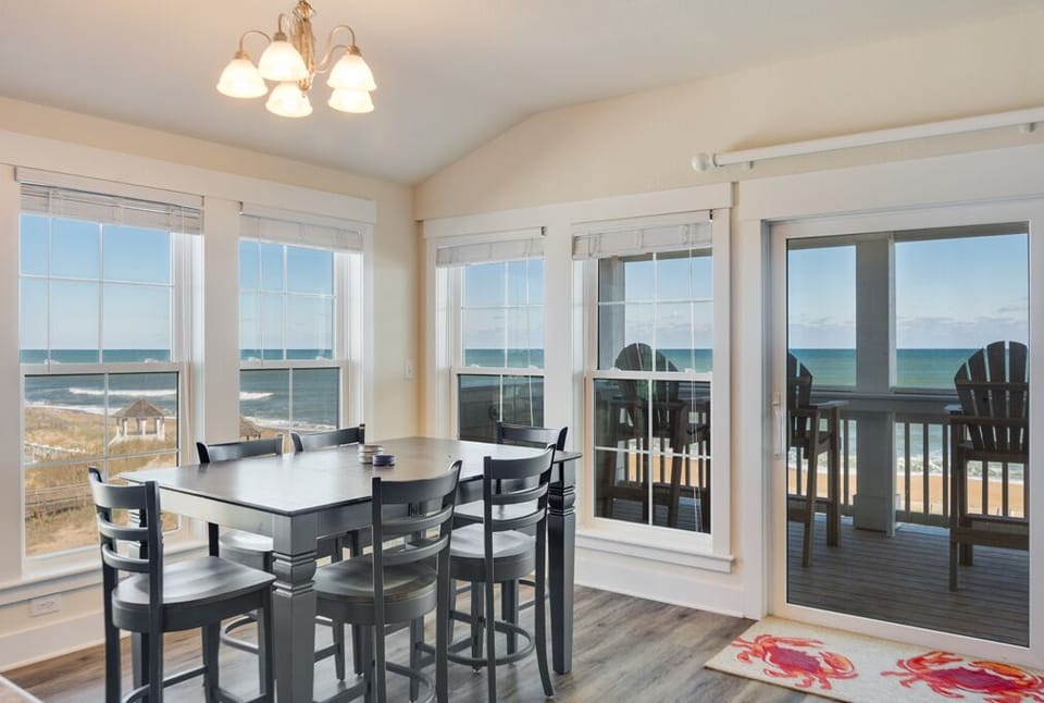 SE402: Seven Cs 402 | Dining Area