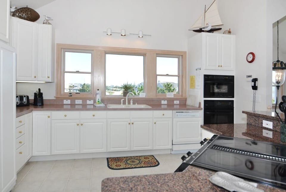 WE21: Mermaids Pearl | Top Level Kitchen