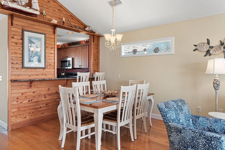 ML10: Beach Bungalow | Top Level Dining Area