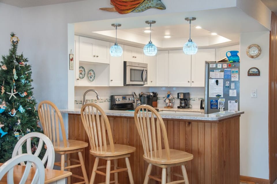 H202N: Mermaids Cove | Kitchen