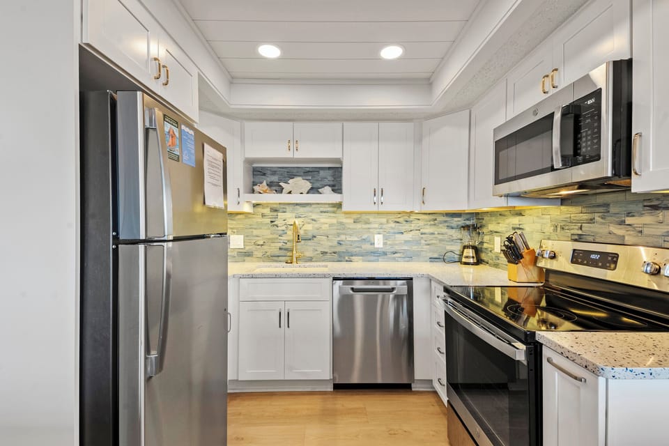 H204S: Heron Cove 204S | Kitchen