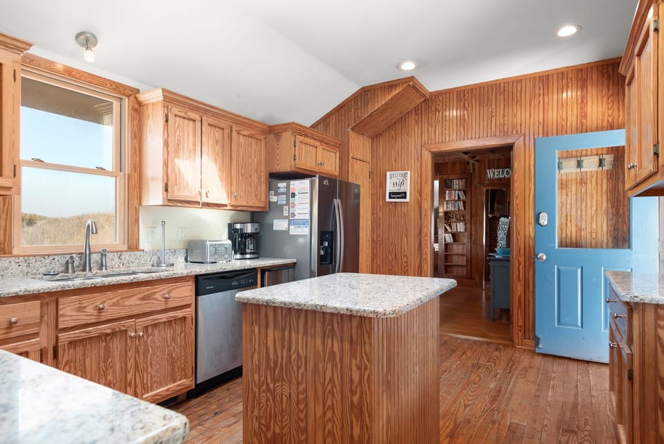 JR41: It's Beach Time | Mid Level Kitchen