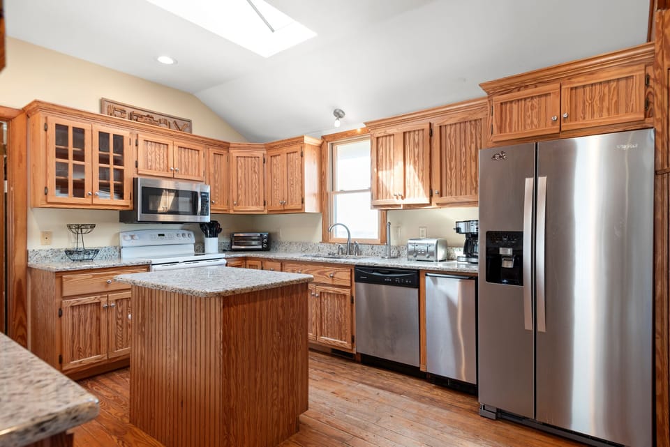 JR41: It's Beach Time | Mid Level Kitchen