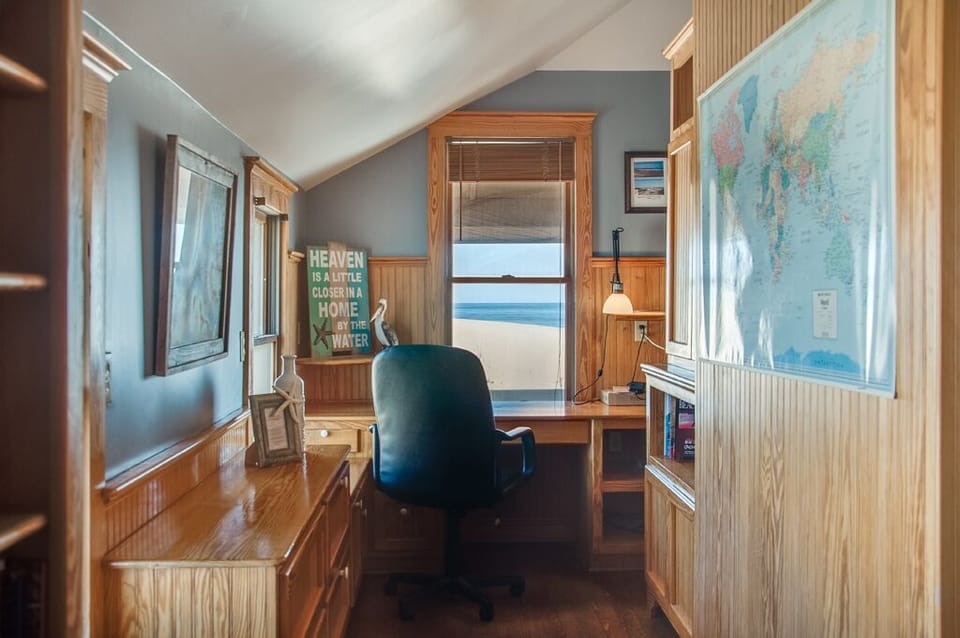 JR41: It's Beach Time | Mid Level Office