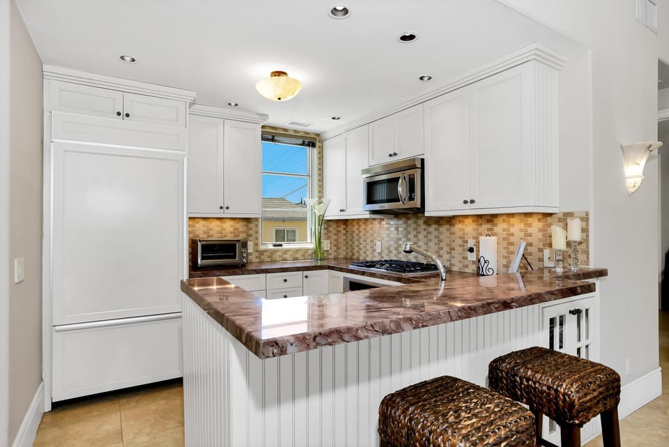 pull up a seat and enjoy a casual meal or drink at this relaxed contemporary design-