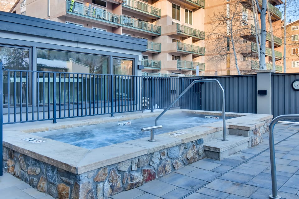 Vail Westwind Hot Tub